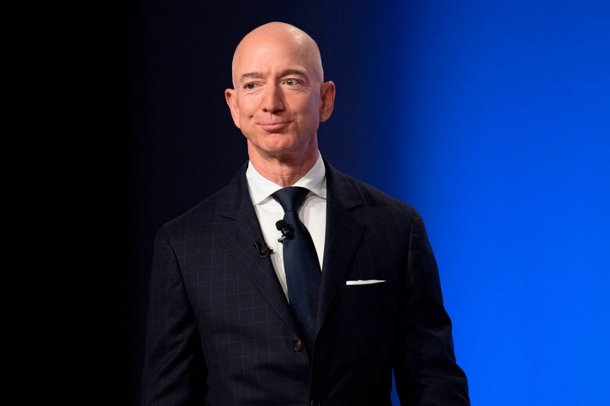 Джефф Безос, основатель Amazon, известен своим дальновидным подходом к технологиям и инновациям. Его заявление:
"Мы все еще на самом раннем этапе того, что ИИ может сделать для нас | Сетка — социальная сеть от hh.ru