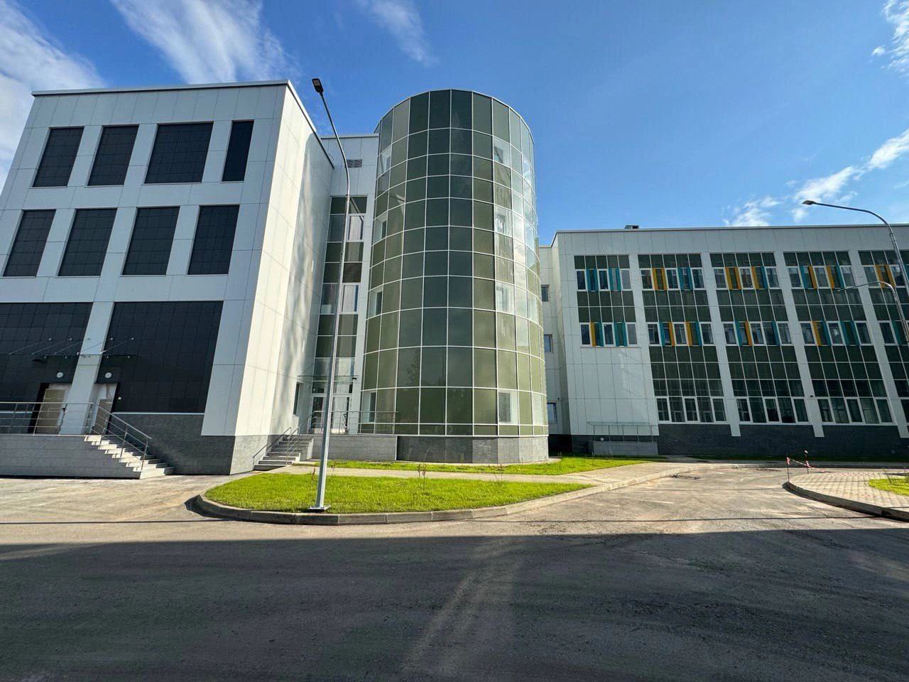 В Санкт-Петербурге завершается строительство нового Многофункционального центра Кунсткамеры общей площадью 25 тыс. м²
🏗️ Готовность нового фондохранилища составляет более 85% | Сетка — социальная сеть от hh.ru