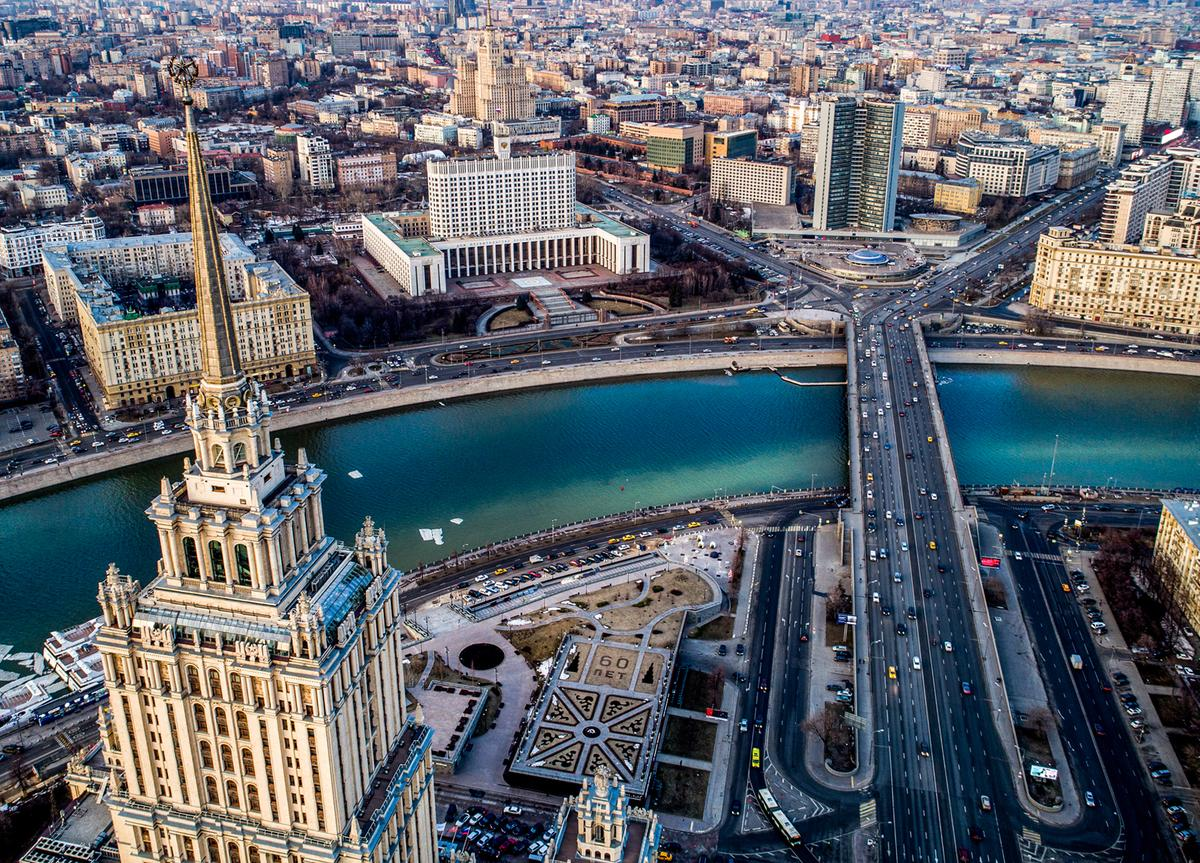 Россияне назвали самые выгодные, по их мнению, города для покупки квартир:
— 45% высказались за Москву;
— 26% предпочли солнечный Сочи;
— 25% выбрали Санкт-Петербург;
— 14% считают таким городом Красн... | Сетка — социальная сеть от hh.ru