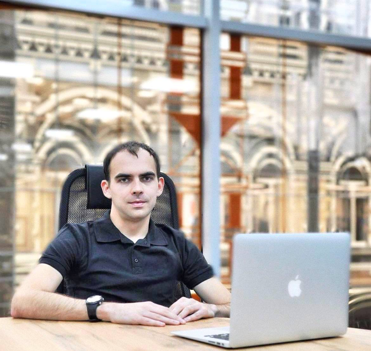 Денис Апарин