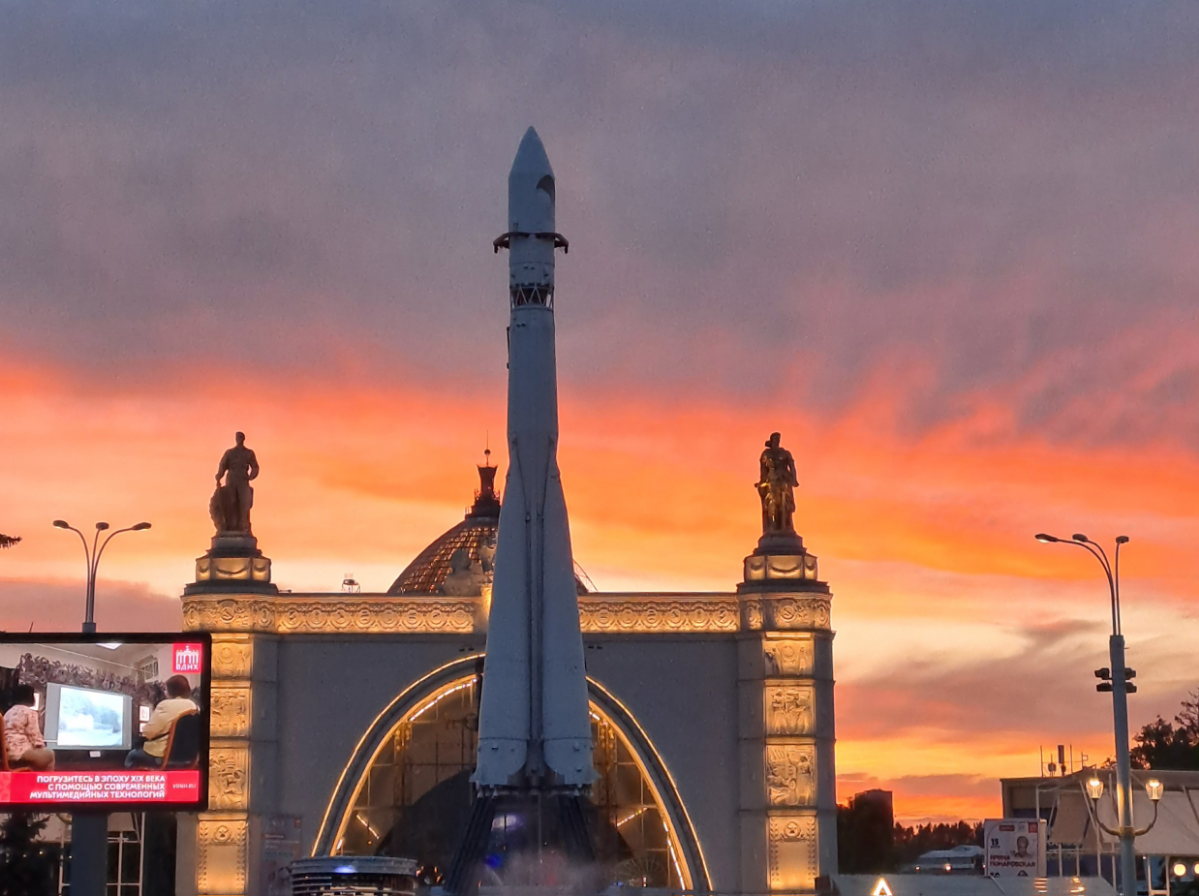 Величественный закат
#ВДНХ | Сетка — социальная сеть от hh.ru