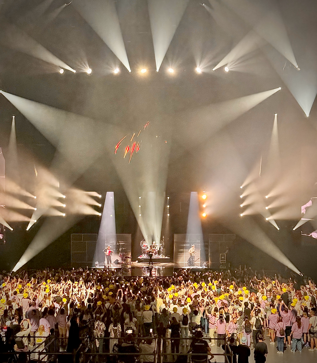 Слушал истории, помогал спикерам готовиться к выступлениям.
Пожалуй, один из самых масштабных офлайн ивентов компании.
Респект и низкий поклон команде
#YangCon #Y&Y #Yandex | Сетка — социальная сеть от hh.ru