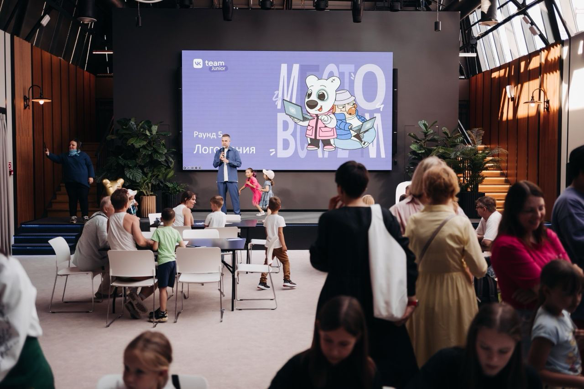 Всем доброго понедельника!
Предлагаю начать эту неделю с семейных квестов, которые команда VK устроила в своих офисах | Сетка — социальная сеть от hh.ru