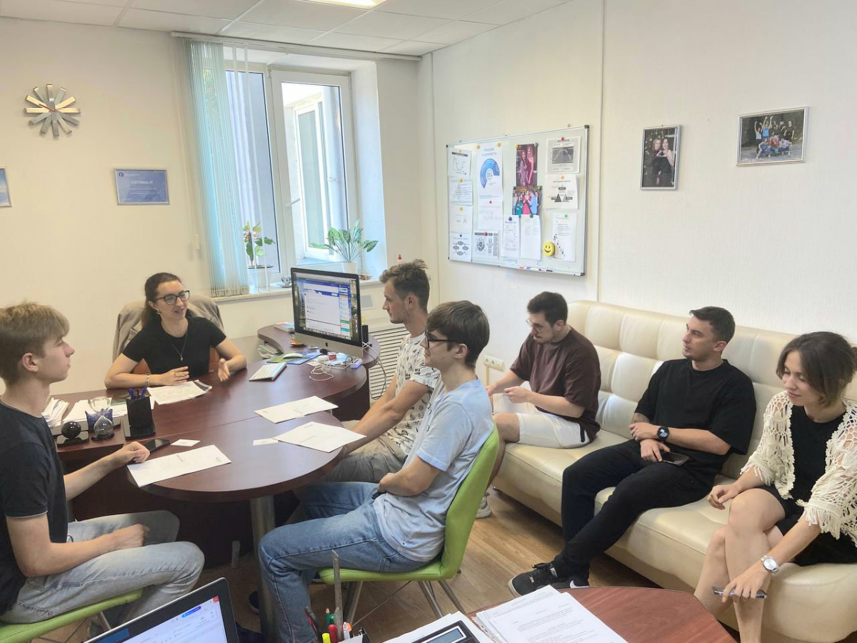 Один из самых приятных аспектов моей работы - видеть, как растут специалисты, помогать им в этом и спустя полгода-год-два-три года радоваться их крутым профессиональным результатам | Сетка — социальная сеть от hh.ru