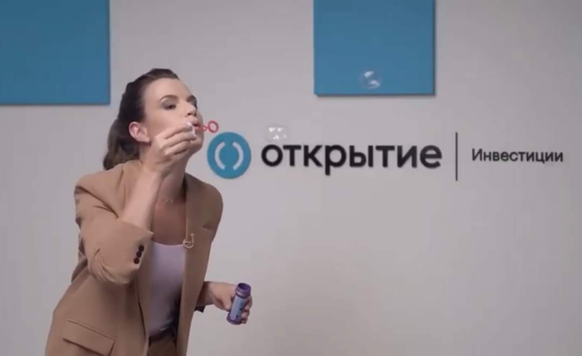 Инвестиционное шоу для банка Открытие. Моя первая встреча с "думающим" ведущим. Обычно на шоу, которые снимаются потоком по 3 серии в день ведущий работает через "ухо" | Сетка — социальная сеть от hh.ru