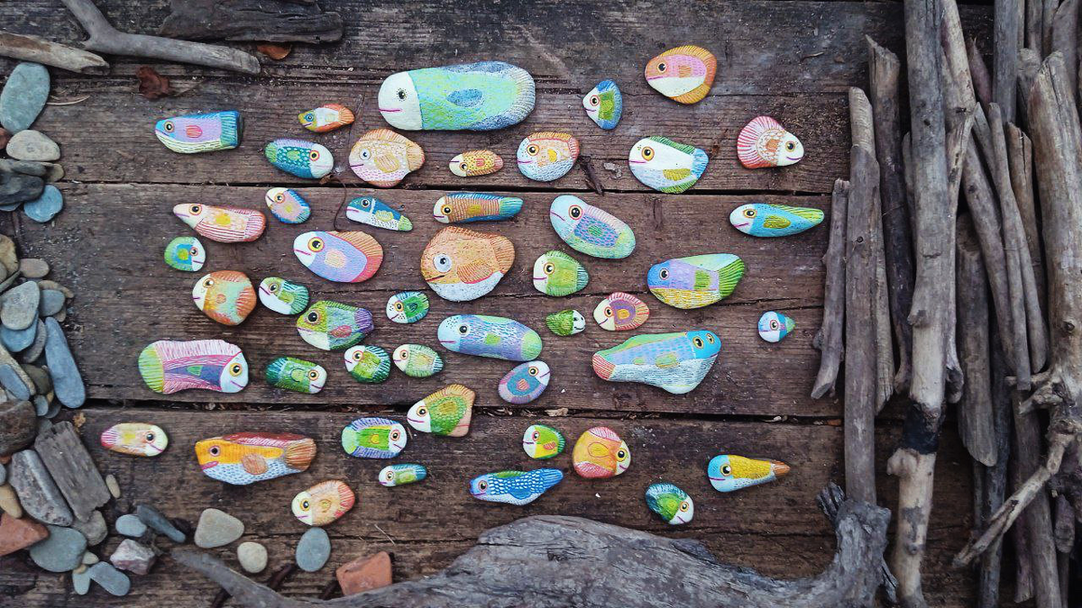 Летняя жара, берег реки, и набор акриловых красок - это счастье
#PaintedRocks
#RockFish
#FishArt
#RockPainting
#FishIllustration
#CreativeArt
#HandPaintedRocks
#NatureCrafts
#ColorfulFish
#RockArt | Сетка — социальная сеть от hh.ru