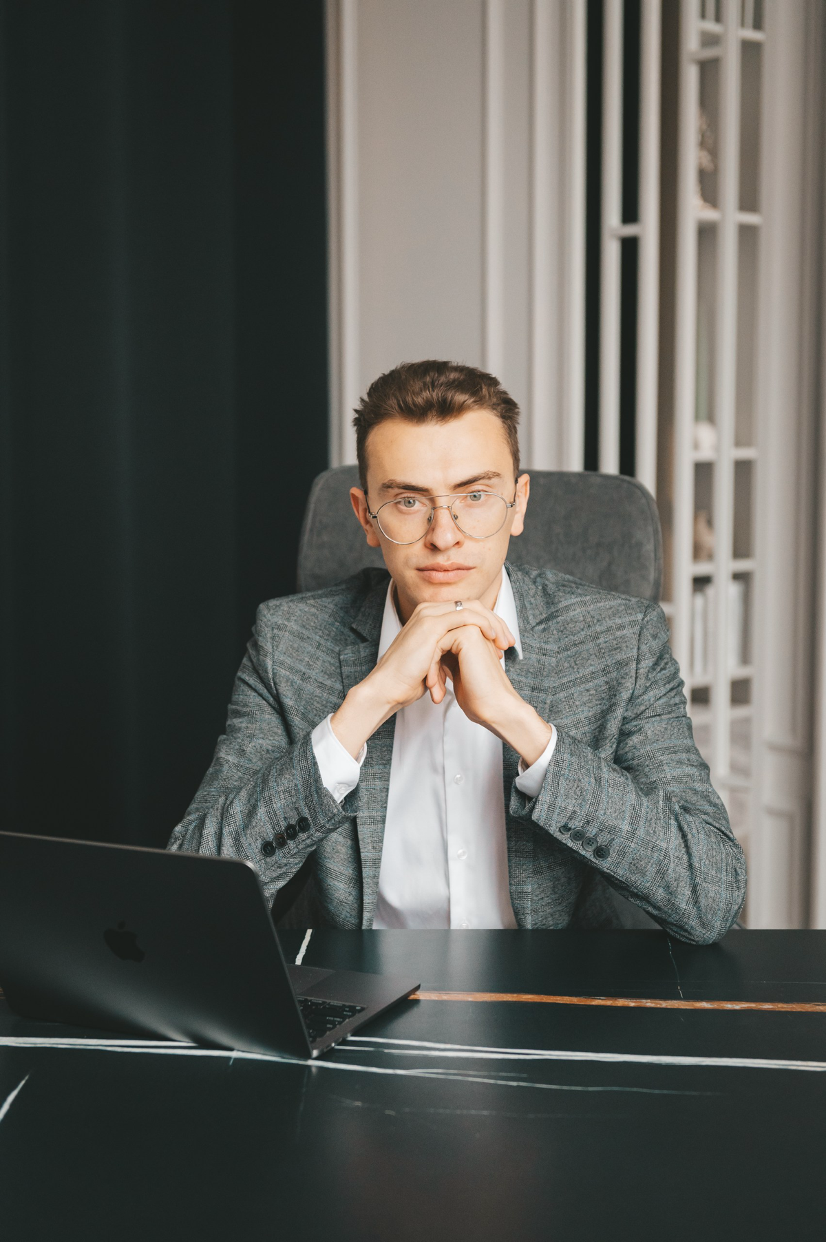 А почему бы нам всем не нанимать, как Дуров, без HR?
Времени с интервью Дурова Такеру Карлсону прошло уже не мало, а зарево от полыхающих жоп некоторых рекрутеров и HR все не гаснет 😁 «как он мог тако... | Сетка — социальная сеть от hh.ru