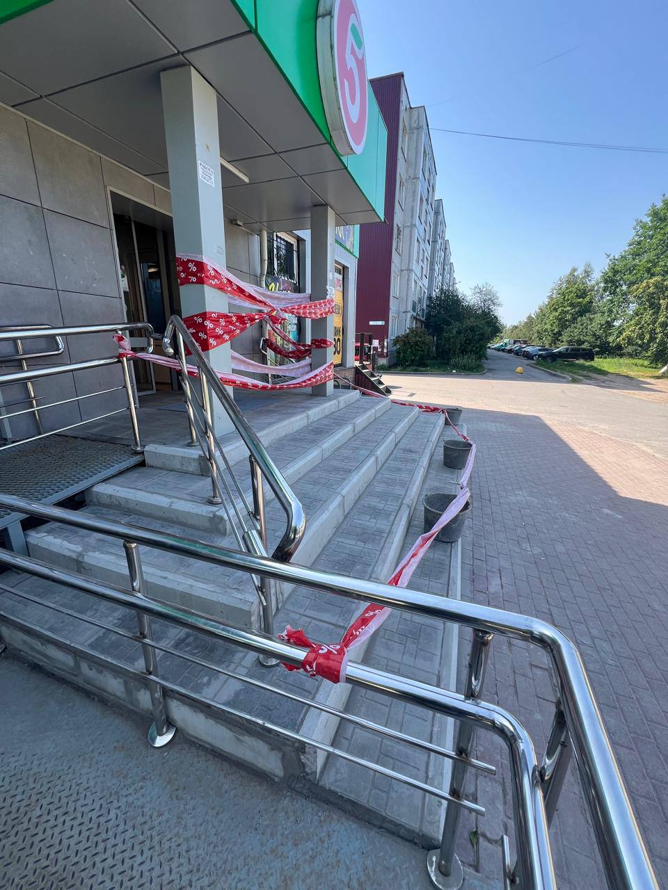 2 недели назад я решил отправить в «Пятерочку» жалобу на ненадлежащее состояние лестницы в одном из их магазинов у нас в поселке | Сетка — социальная сеть от hh.ru