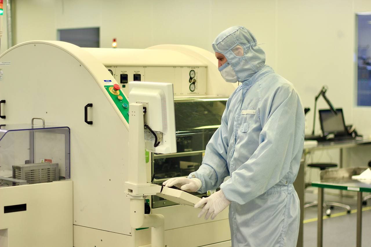 GS Nanotech успешно завершило корпусирование тестовой партии сложных многовыводных микросхем для стратегического партнера
  
⚙️Корпусирование осуществлялось по технологии Flip-Chip в металлополимерный... | Сетка — социальная сеть от hh.ru