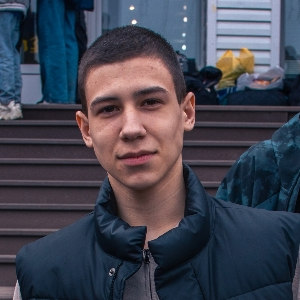 Максим Непомнящих