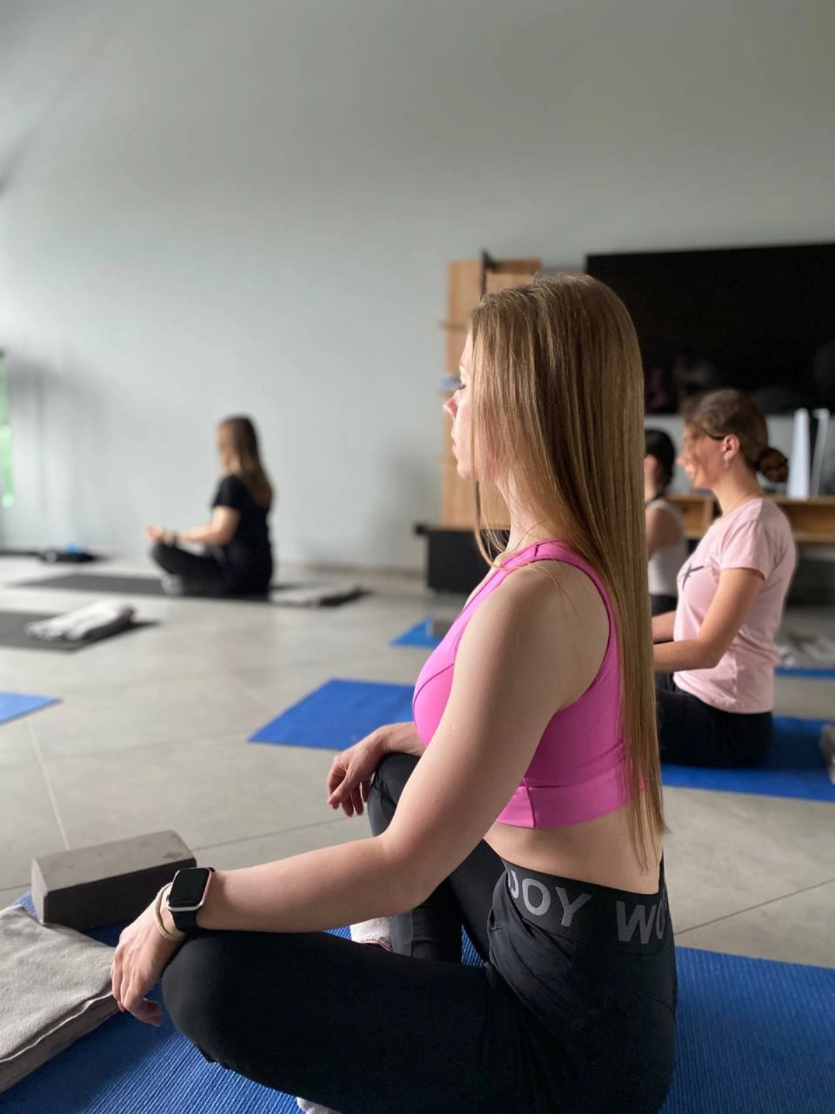 ✨ 21 июня, мы решили отметить 🧘‍♂ Международный день йоги 🧘‍♀
Мы не могли пройти мимо и в комнате отдыха провели совместную тренировку с инструктором Ольгой Малиновской | Сетка — социальная сеть от hh.ru
