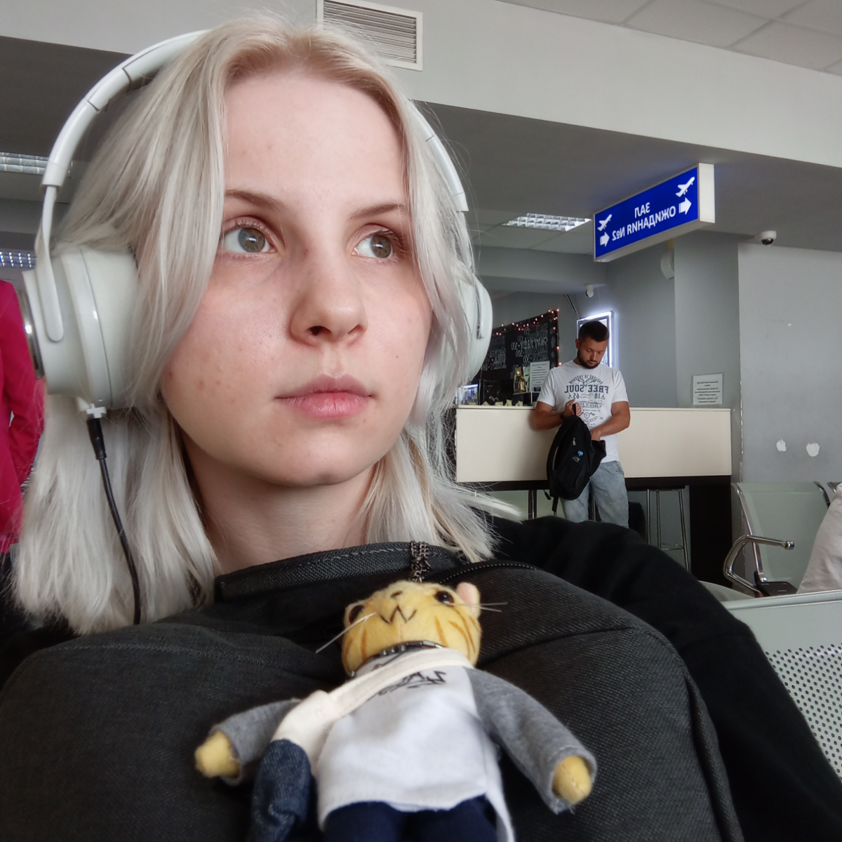 Как проводите время в аэропортах? За сколько часов до вылета приезжаете на место?
Я перед последним полётом слушала Ведьмака ✨ | Сетка — социальная сеть от hh.ru