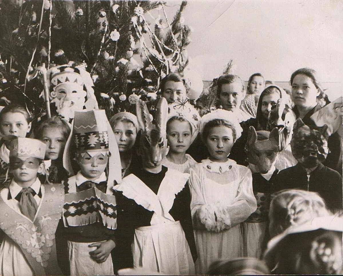 В школе № 7, 1960 г.
#old@gubkin | Сетка — социальная сеть от hh.ru