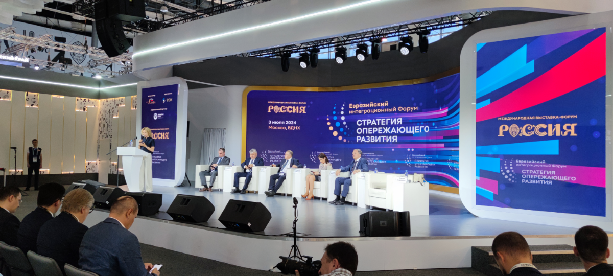 #ВыставкаРоссия #ВДНХ #ЕАЭС #ЕЭК 
В завершающие дни выставки "Россия" обсуждаем с коллегами из Евразийского экономического союза потенциал интеграции экономик 5 стран с фокусом на инфраструктурные про... | Сетка — социальная сеть от hh.ru