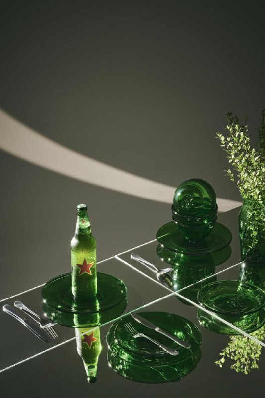 Heineken в ЮАР запустил довольно забавную экоинциативу. Они решили не просто перерабатывать свои бутылки, а делать из них дизайнерские коллекции товаров для дома и аксессуаров | Сетка — социальная сеть от hh.ru