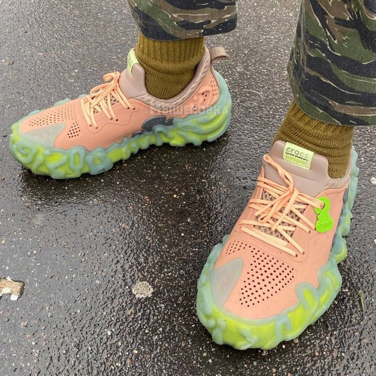Crocs теперь кроссовки: бренд «шлёпок» впервые дропнул модель кроссовок Pollex Juniper.
Солд-аут произошёл уже в первый вас старта продаж. Теперь перекупы спокойно выставляют цену в 3-4 раза дороже | Сетка — социальная сеть от hh.ru
