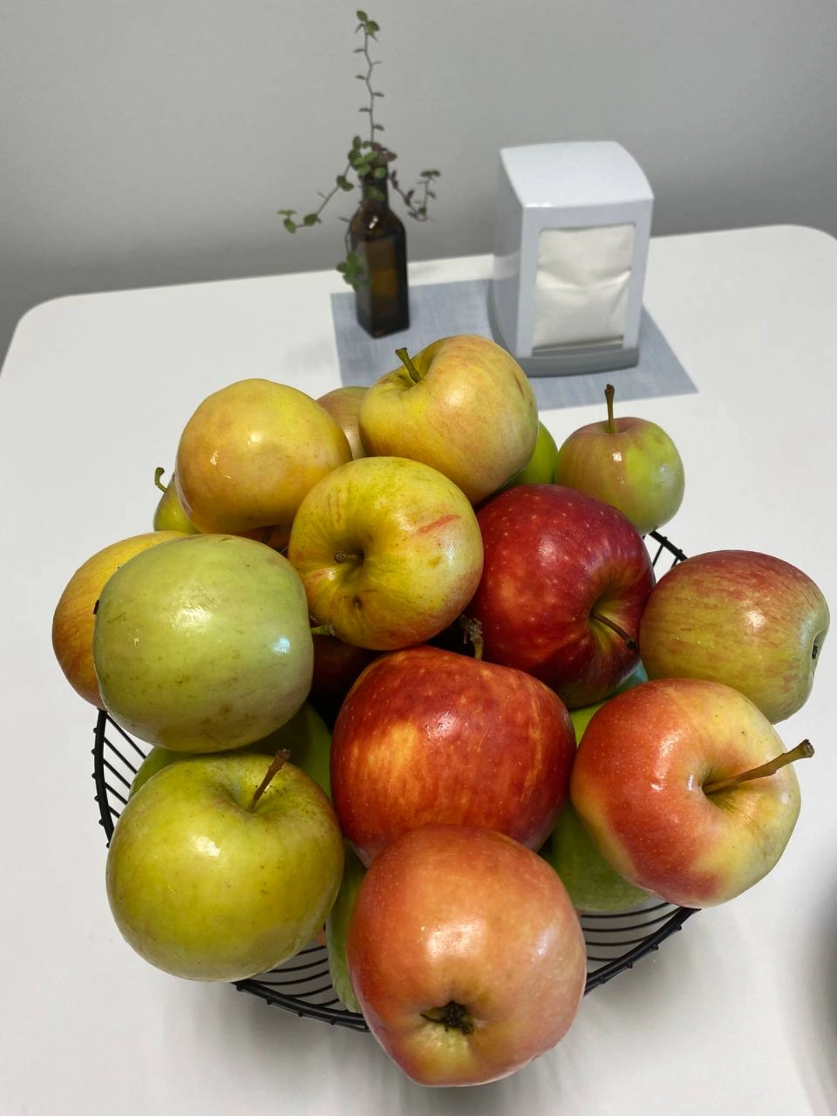 🍏 Витаминный день в Совкомбанке 🍏 
В #совкомбанктехнологии витаминный день.
🍏 не только восхитительны на вкус, но и чрезвычайно полезны для нашего здоровья | Сетка — социальная сеть от hh.ru