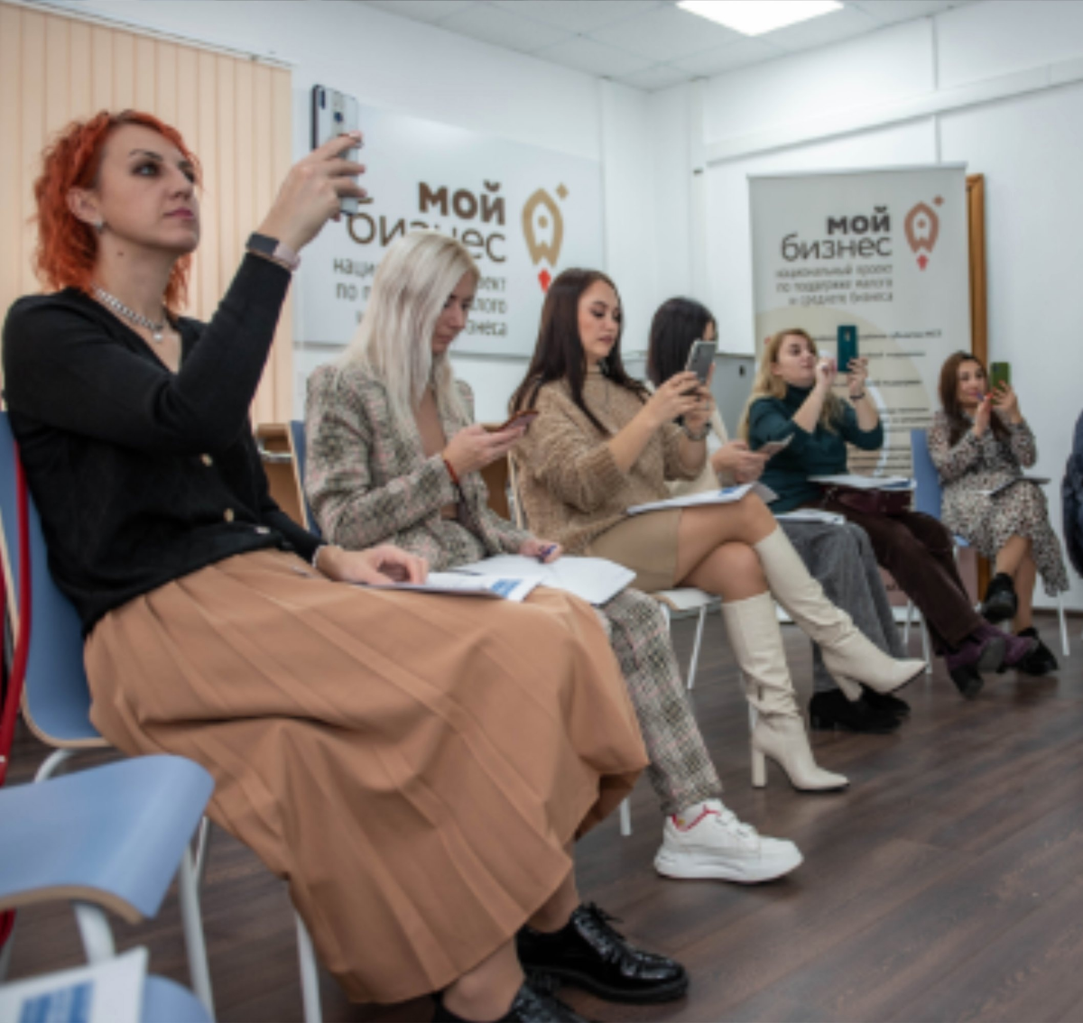 Я люблю свою работу, я приду сюда в субботу
Дамы и господа встречайте - трудоголик высшего разряда. Я умею все | Сетка — социальная сеть от hh.ru