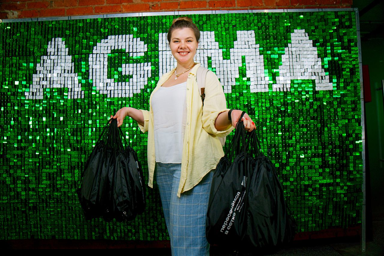 🎒 ВЫДАЧА СТАРТОВЫХ ПАКЕТОВ ИДЕТ ПОЛНЫМ ХОДОМ
Сегодня в офисе AGIMA на Петровке мы начали выдавать стартовые пакеты | Сетка — социальная сеть от hh.ru