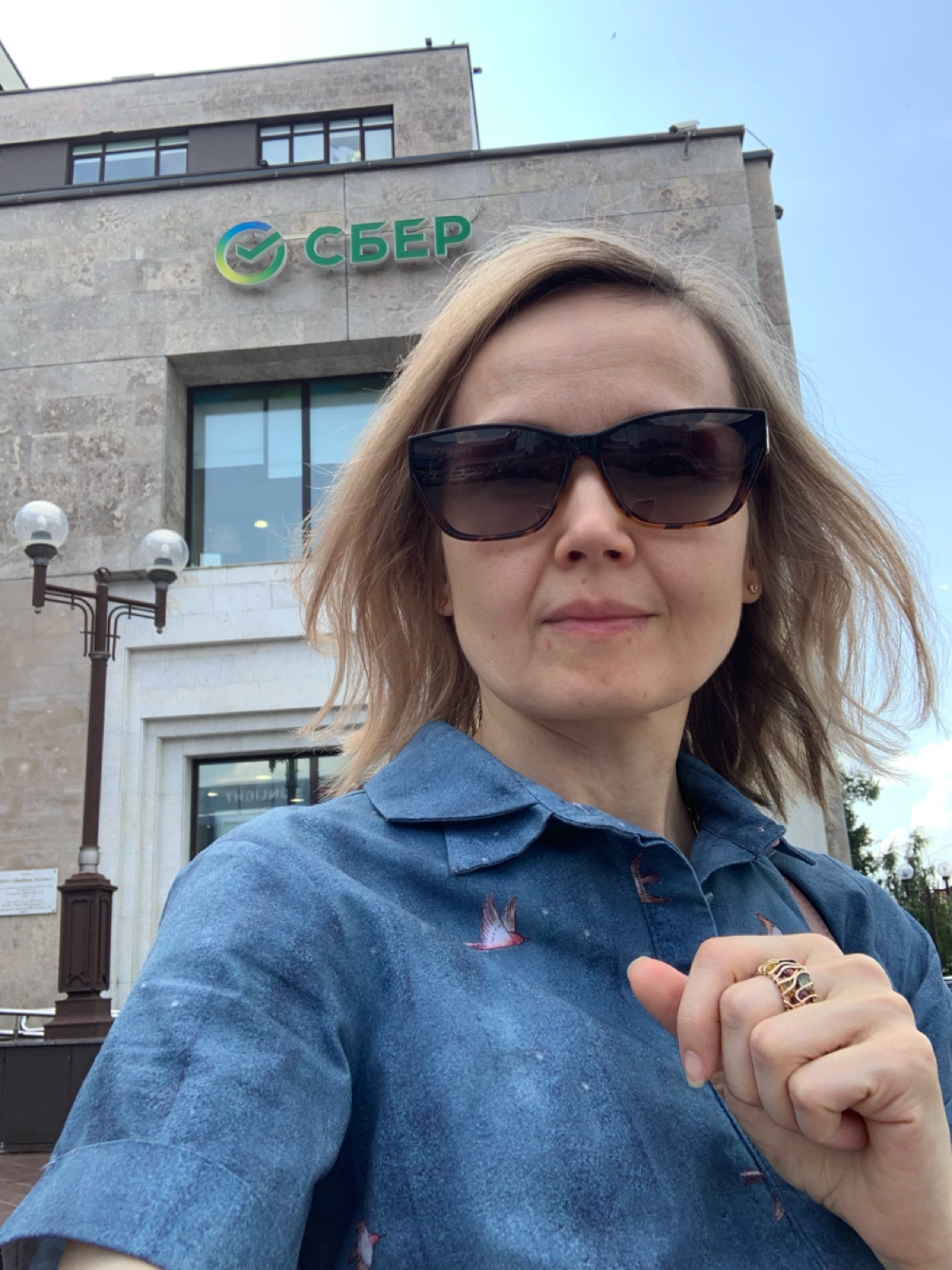 Личный бренд и с чем его едят…
Я беру книги в библиотеке, читаю сразу несколько. Не нравится - сдаю, какие-то проглядываю, какие-то задерживаются надолго и хочется их обязательно дочитать | Сетка — социальная сеть от hh.ru
