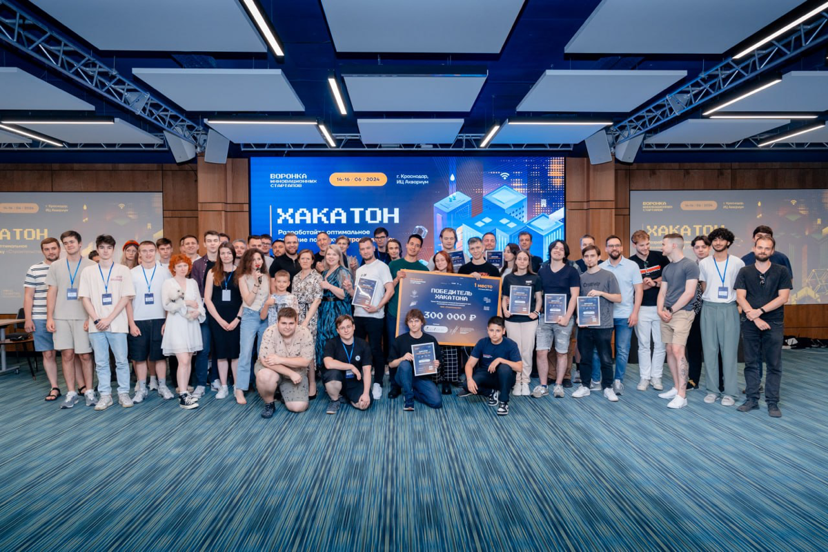 Мой первый в жизни Хакатон и роль Project manager  в команде.
Контроль качества работ персонала , а также управление техникой на площадке являются основными проблемами строительной отрасли | Сетка — социальная сеть от hh.ru
