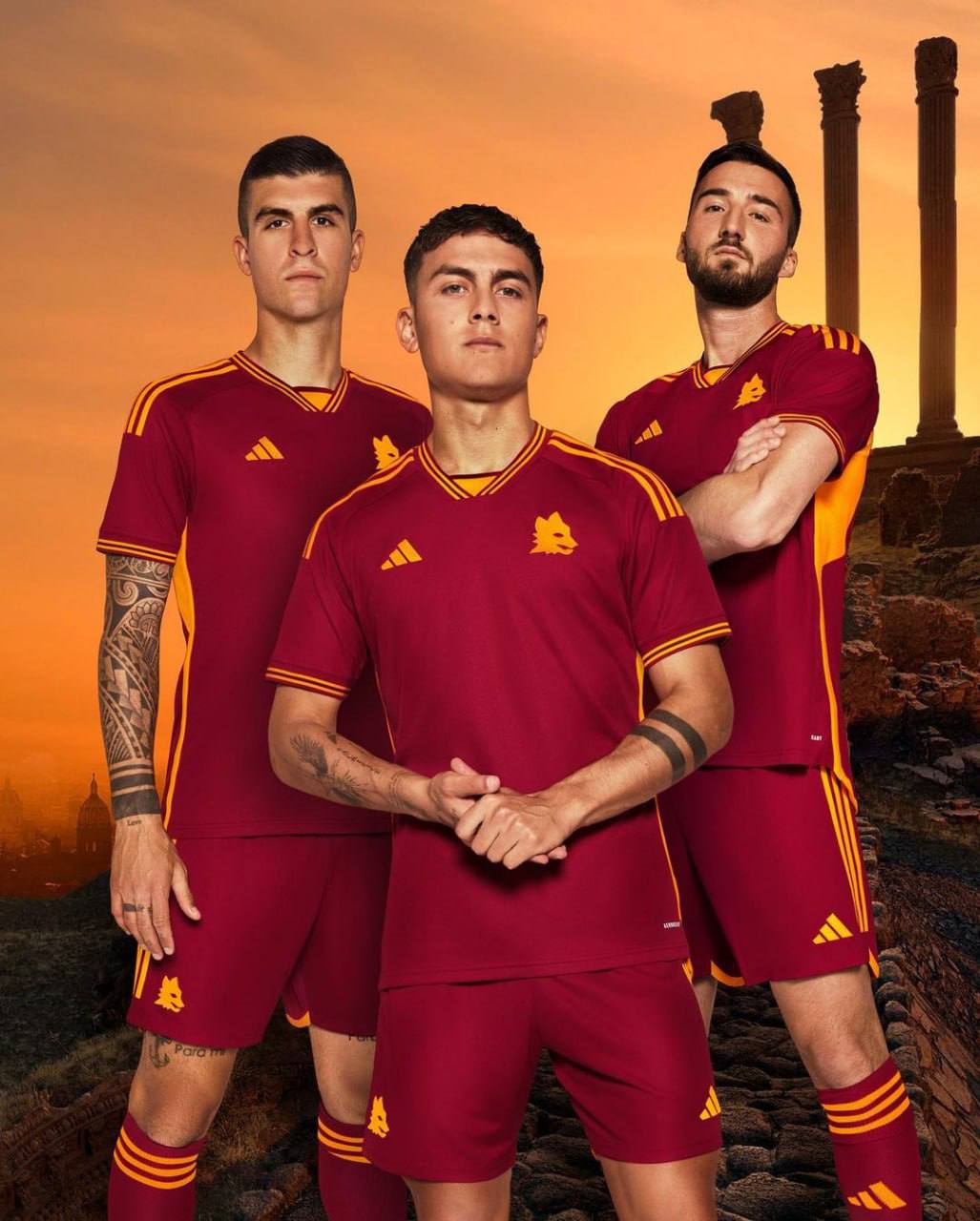 #Артем Просчитались, но где?
Итальянский футбольный клуб «Рома» и adidas выкатили новую коллекцию одежды | Сетка — социальная сеть от hh.ru