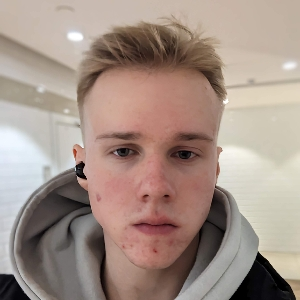 Максим Серегин