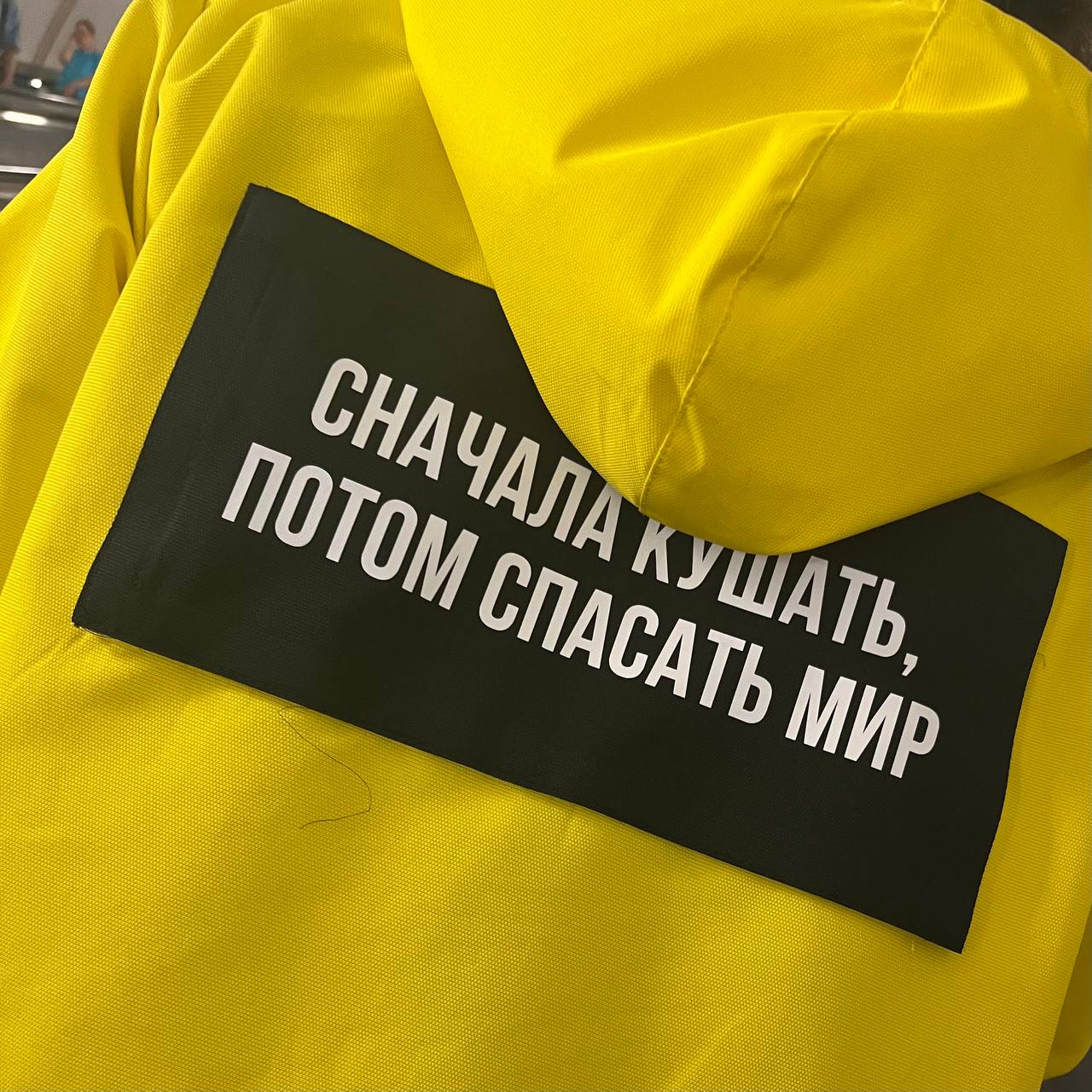 Этим субботним утром мы с леди Мери хотим напомнить:
взрослые люди - едят, не кушают!Тем болееперед тем, как спасать мир🌎
Кушают маленькие дети
и животные😉 | Сетка — социальная сеть от hh.ru