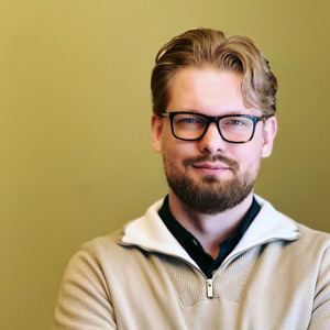 Денис Винокуров