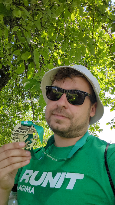 Привет всем.
Я Женя Постоев.
Работаю в информбезе Ростелекома.
Решил побежать после просмотра фильма про Фореста Гампа. | Сетка — социальная сеть от hh.ru