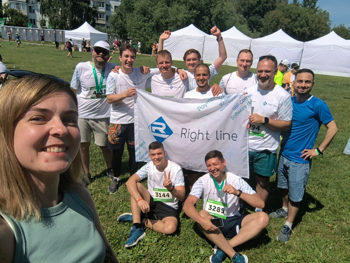 Встать в 4 утра, чтобы встретиться с любимой командой на RUNIT? Легко! Ведь это мероприятие для нас уже традиция)
Каждый год мы приезжаем сюда, и с каждым годом нас всё больше и больше | Сетка — социальная сеть от hh.ru