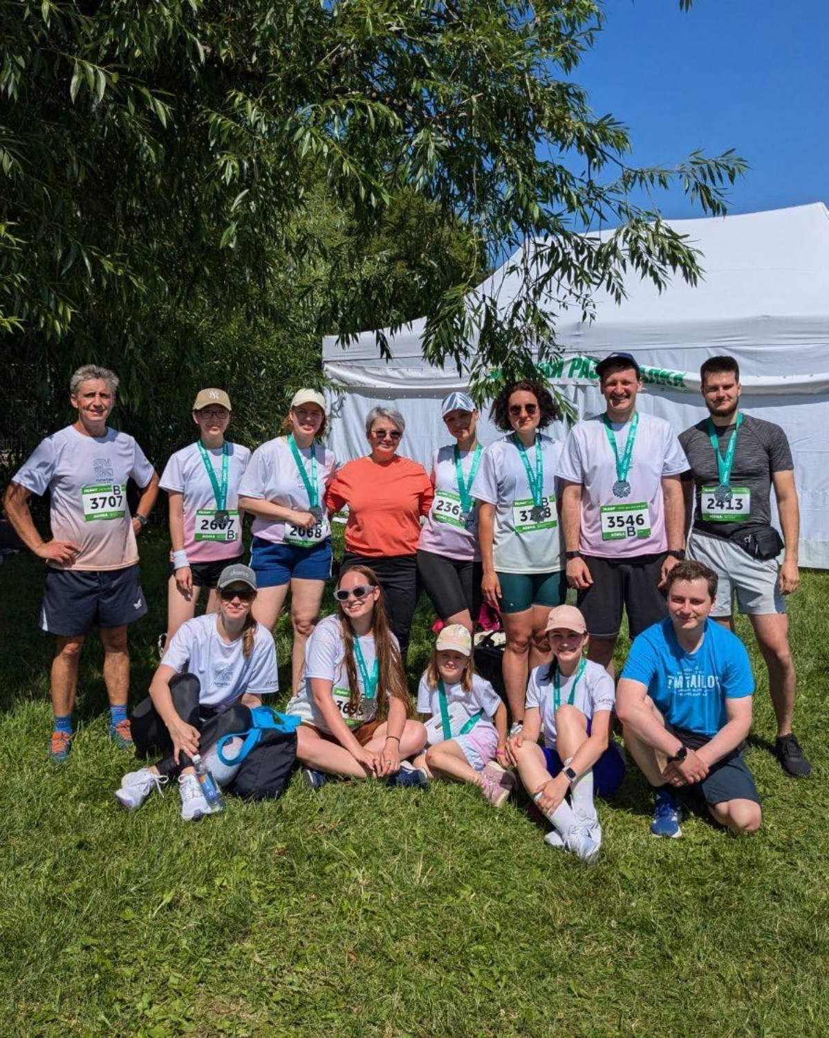 – Рунетлекс бежит?
– Все бегут!
Сегодня Runetlex Running Club на финише фестиваля спорта и IT Runit.
Спасибо за этот объединяющий солнечный день! | Сетка — социальная сеть от hh.ru