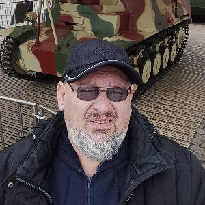 Олег Иванов