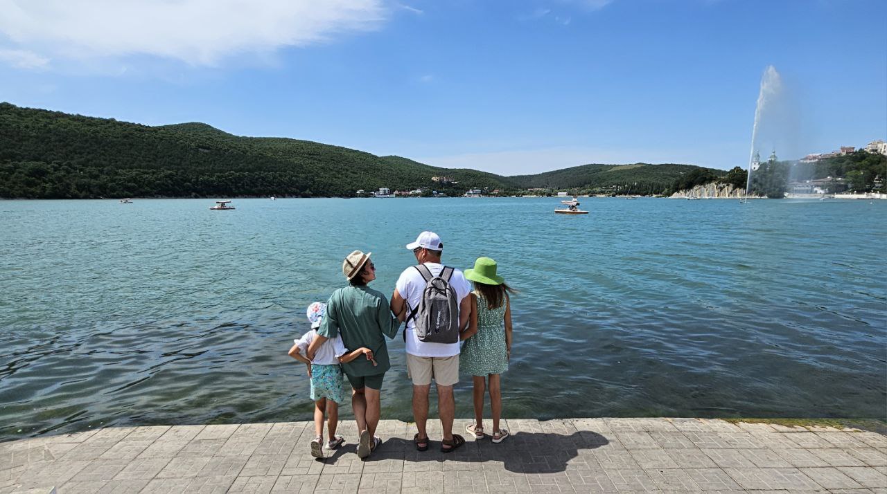 С Днём Семьи, любви и верности 💐
Нашей семье в этом году исполняется 14 лет в конце июля.
В ней 4 человека 💙
Разное было на протяжении этого пути | Сетка — социальная сеть от hh.ru