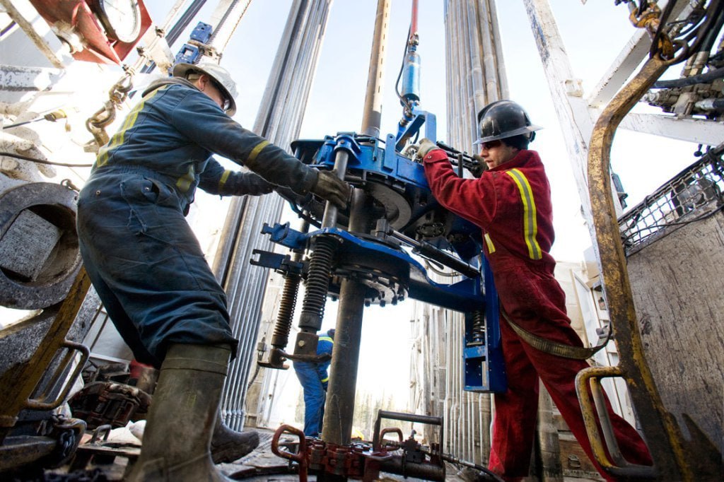 ▪️Нефтегазу нужно на треть больше работников.
С начала года спрос на сотрудников в отрасли увеличился на 33%, зарплаты выросли не так сильно – плюс 15% | Сетка — социальная сеть от hh.ru