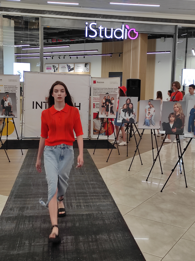 Фотовыставка «Опора семьи» открылась в ТРЦ «iMall Эспланада». Символично, что случилось это в День семьи, любви и верности | Сетка — социальная сеть от hh.ru