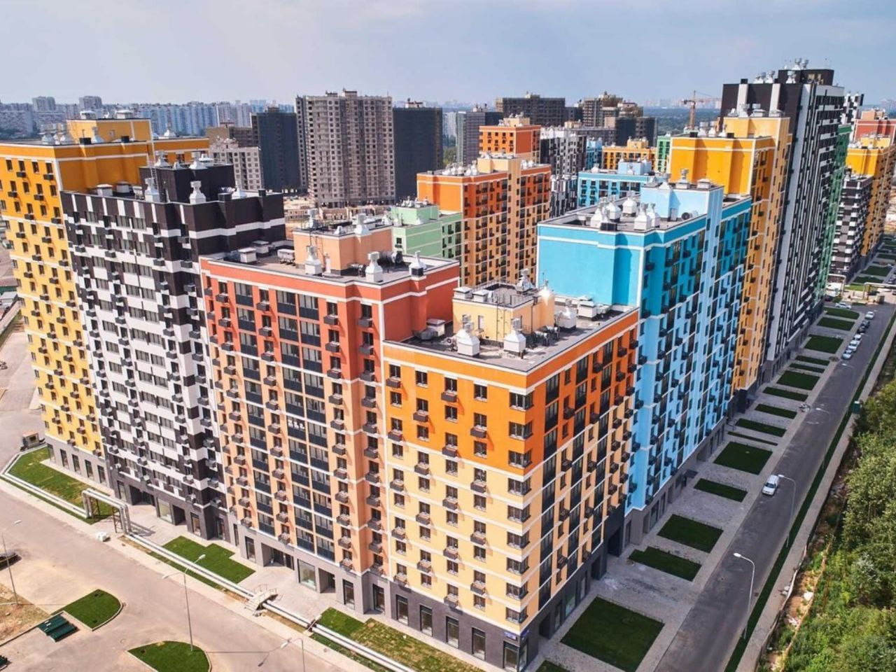 В Москве по итогам первой половины 2024 года построили около 1,7 миллиона квадратных метров жилья, написал в телеграм-канале мэр Москвы Сергей Собянин | Сетка — социальная сеть от hh.ru