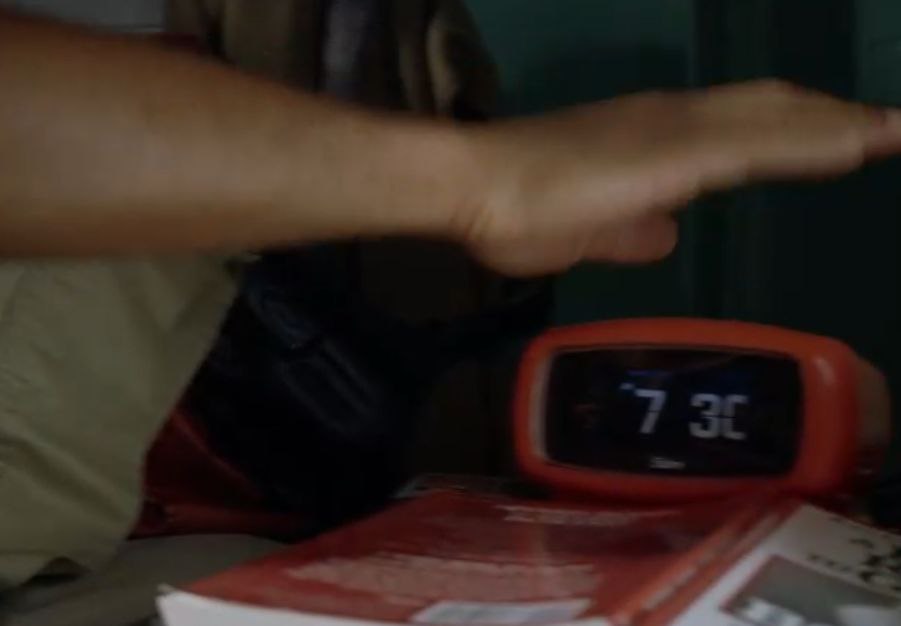 Хоть фильм "Я, робот" и про будущее, в нем полно вещей нашего с вами времени
Во-первых, детектив Дэл Спунер любит винтаж и ретро; значит у него дома полно морально устаревших для других героев вещей | Сетка — социальная сеть от hh.ru