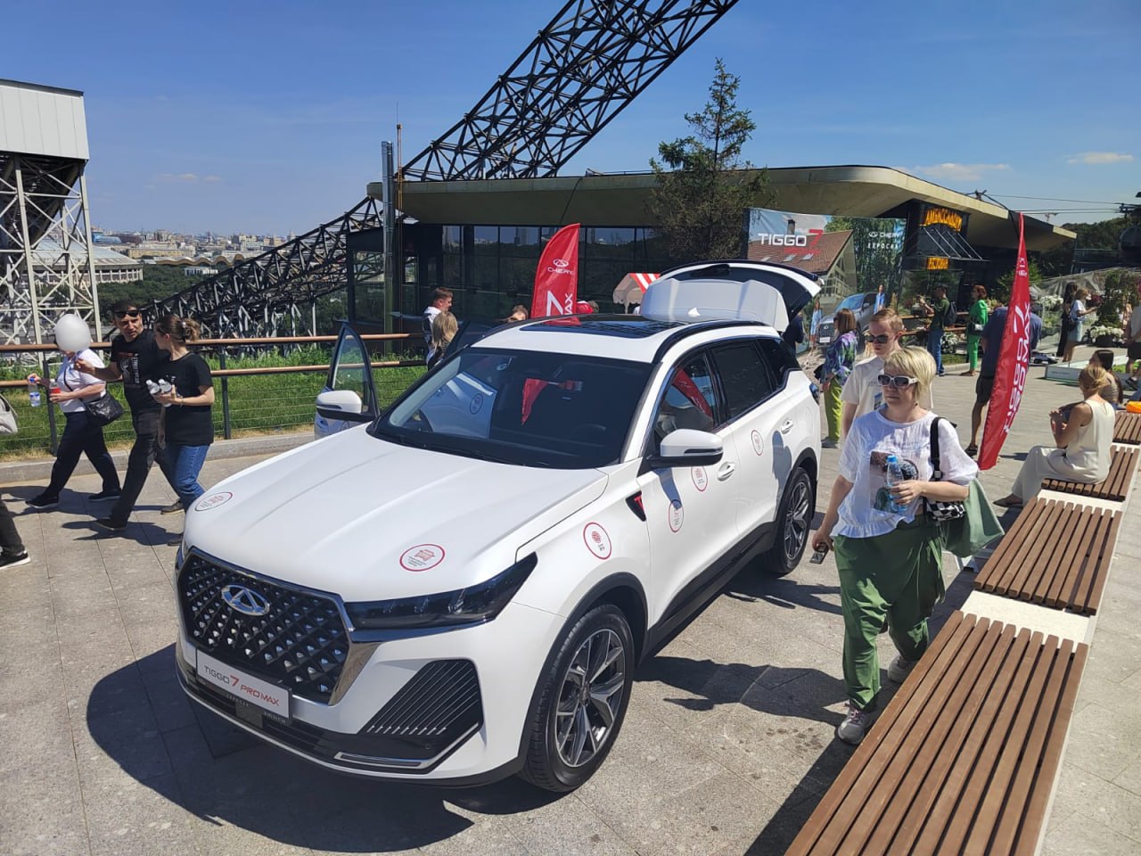 🎉 7 июля состоялось увлекательное событие, посвященное презентации обновленного Chery Tiggo 7 Pro Max и приуроченное ко Дню любви, семьи и верности! 🚗✨ Праздник получился по-настоящему теплым и семейн... | Сетка — социальная сеть от hh.ru