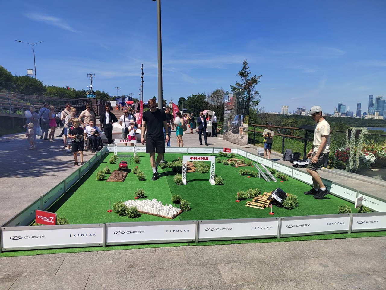 🎉 7 июля состоялось увлекательное событие, посвященное презентации обновленного Chery Tiggo 7 Pro Max и приуроченное ко Дню любви, семьи и верности! 🚗✨ Праздник получился по-настоящему теплым и семейн... | Сетка — социальная сеть от hh.ru