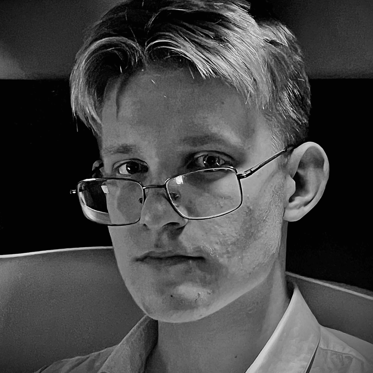 Лев Комнатный