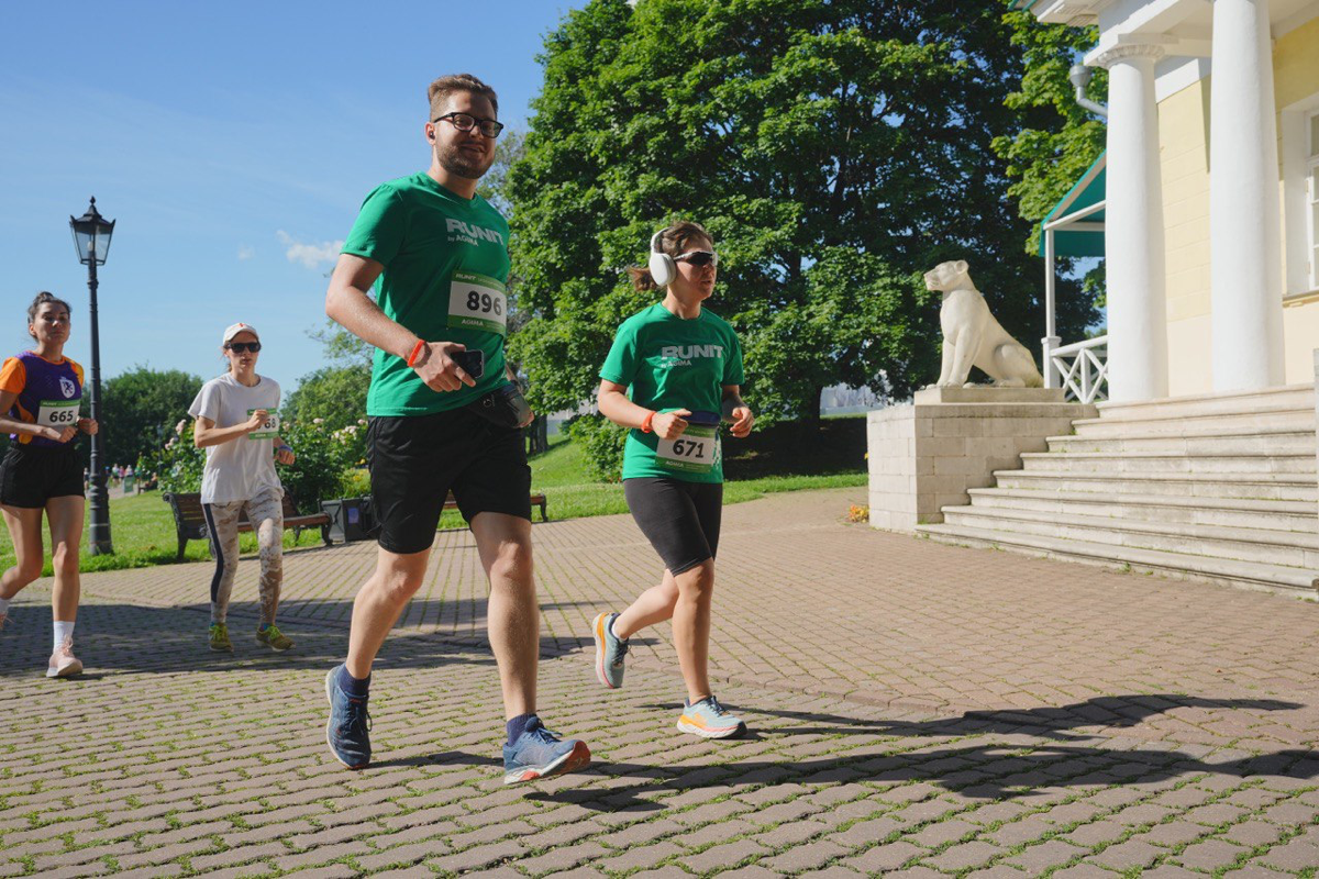 Бежать или спать?
Ранний подъём в выходной, поездка на другой конец города, забег в жару-духоту.. | Сетка — социальная сеть от hh.ru