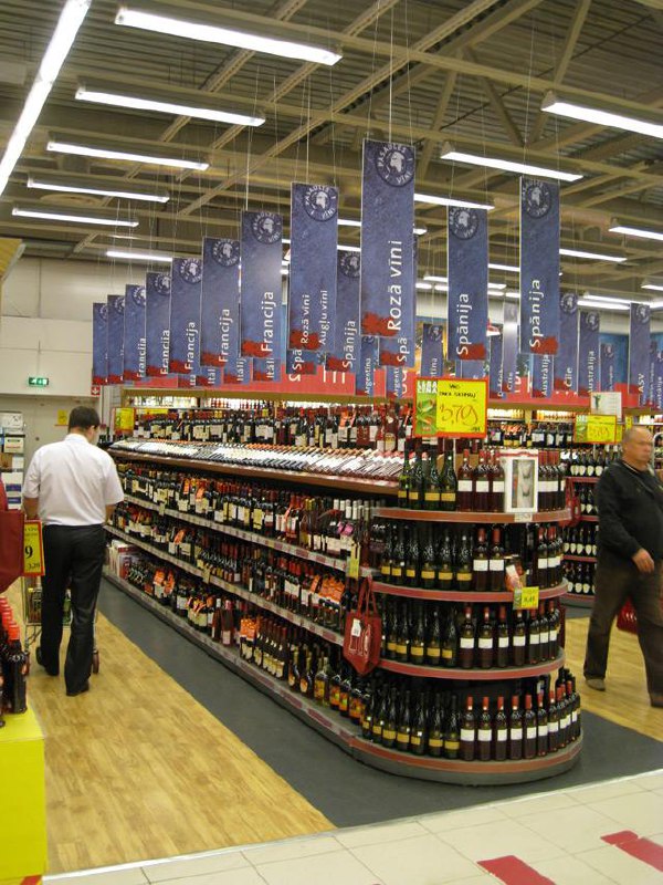 Вино и креатив
Если быть сомелье — это своего рода законное право любить алкоголь, то быть фаундером креативного агентства — значит быть сомелье в креативе | Сетка — социальная сеть от hh.ru