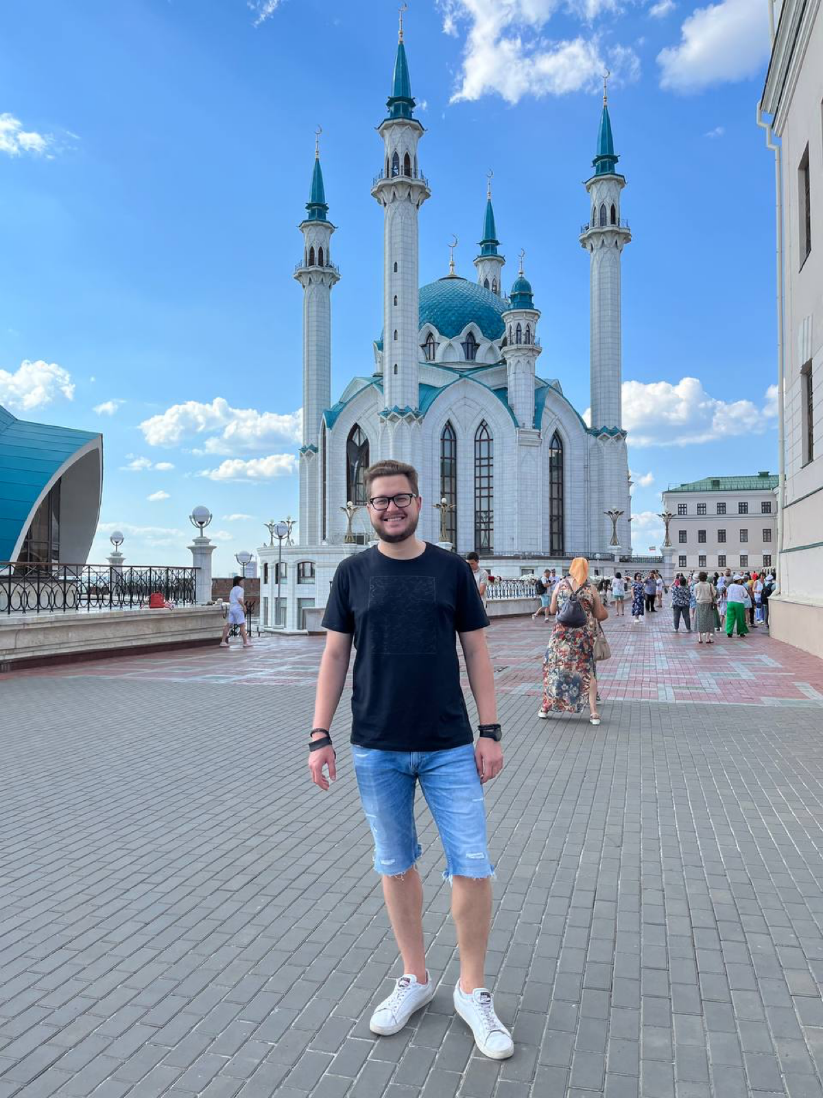 Сәлам, Дөнья!
Или просто Hello, world ✌🏻 В первый раз в Казани, а уже в восторге от города!
Милые люди, красивые места, величественная Волга рядом | Сетка — социальная сеть от hh.ru