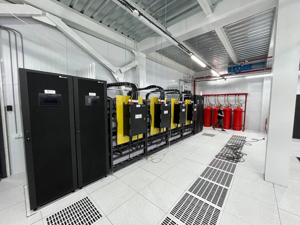 В Бишкеке открыли первый коммерческий TIER III ЦОД
В начале июня 2024 года в Бишкеке был открыт первый коммерческий дата-центр, соответствующий уровню надёжности Uptime Institute Tier III, рассчитанны... | Сетка — социальная сеть от hh.ru