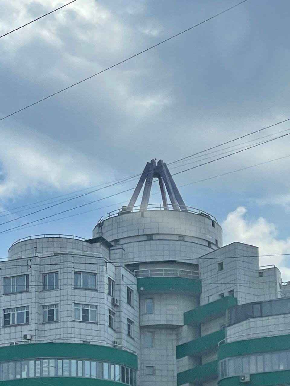 А вот это архитектурное решение могли бы использовать дисептиконы, чтобы призвать свой луч смерти | Сетка — социальная сеть от hh.ru