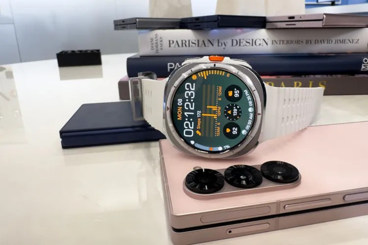 Samsung показали новые смарт-часы Galaxy Watch 7 и Ultrа — в них добавили нейросети:
— Часы умеют отслеживать тренировки и планировать персональные программы;
— Следить за вашим сном и уровнем стресса... | Сетка — социальная сеть от hh.ru