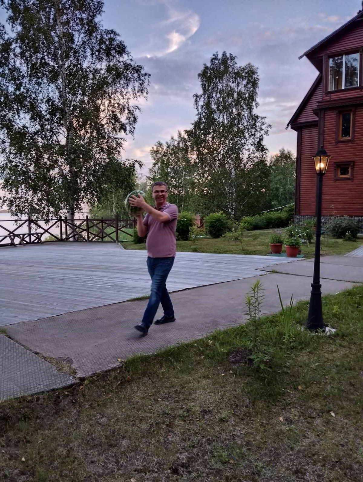 Домики в лесу у реки
Свежий воздух
Шашлык, плов, арбузы и куриная лапша на утро) 
Корпоративы - это 👍
Когда были на корпоративе? Что понравилось?😁 
#длядуши
#управлениеперсоналом 
#управлениекомандами | Сетка — социальная сеть от hh.ru