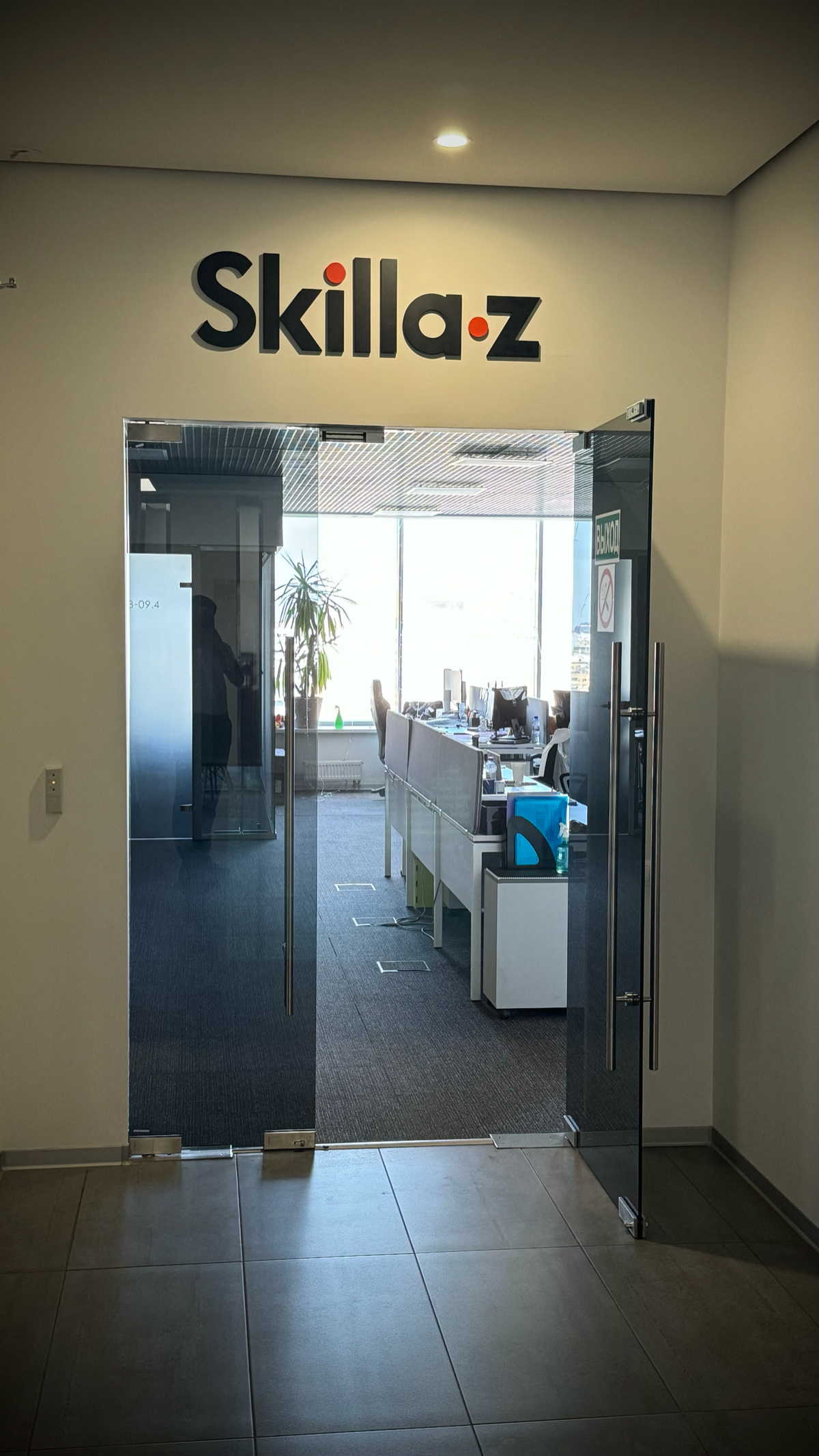 На неделе были в гостях у команды Skillaz - лучшей системы по автоматизации работы с персоналом.
Много лет дружим и работаем вместе, а приехал сюда в первый раз только сейчас | Сетка — социальная сеть от hh.ru