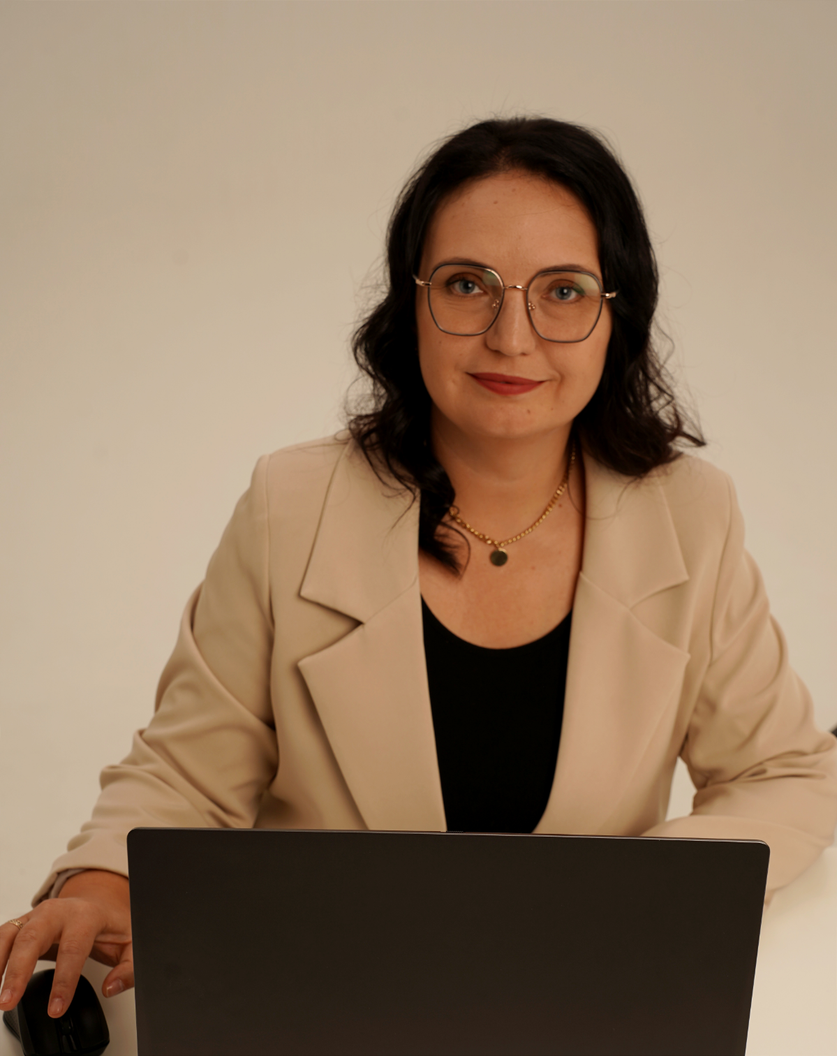 Привет!
Меня зовут Екатерина.
Я бухгалтер, финансовый аналитик, эксперт в налогах, учёте с практическим опытом работы 20+ лет | Сетка — социальная сеть от hh.ru
